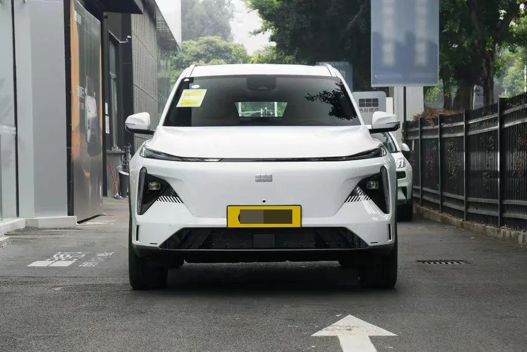 Geely Galaxy 2024 L7 1.5T Longteng Edition 115km PLUS Automatic Gear 2