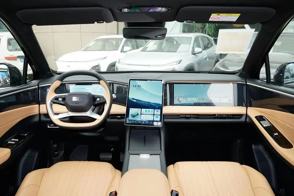 Geely Galaxy 2024 L7 1.5T Longteng Edition 115km PLUS Automatic Gear 3