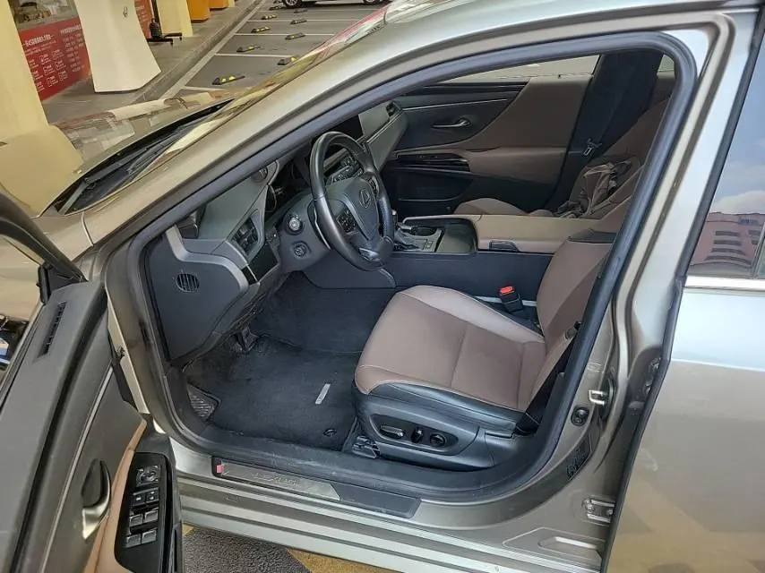 Lexus ES (Imported) 2024 ES200 2.0 Stepless Edition Automatic Gear 3