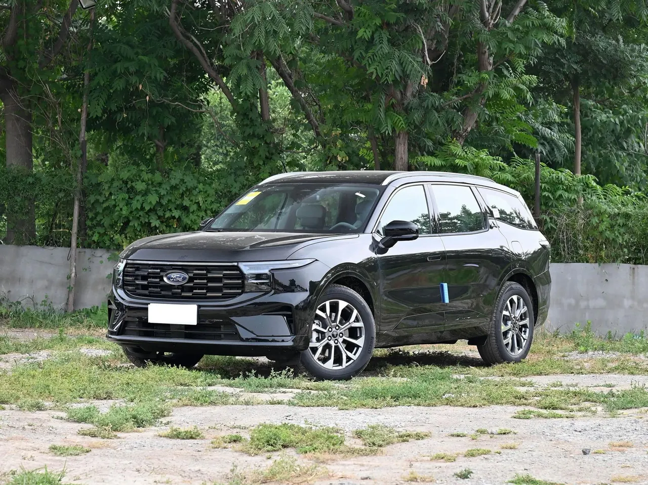 Открыть галерею: Ford 2023 Ruijie L 2.0T EcoBoost four-wheel drive 7-seat extreme automatic gear
