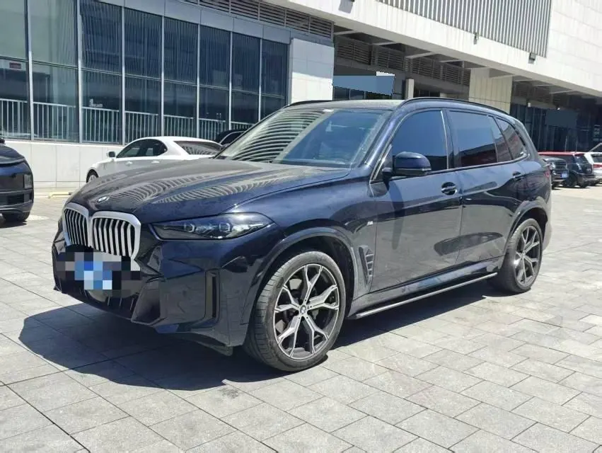 Open image lightbox: BMW 2023 X5 xDrive30Li 48V 2.0T exclusive m sports obsidian night suit automatic gear