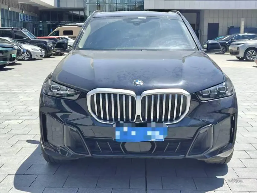 BMW 2023 X5 xDrive30Li 48V 2.0T exclusive m sports obsidian night suit automatic gear 2