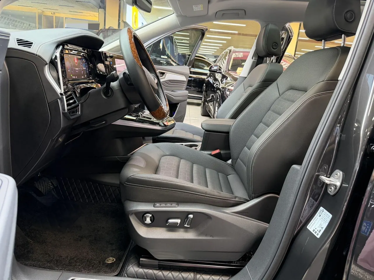 Volkswagen 2024 models 2.0TSI 380TSI 4-wheel luxury Pro 7-seat automatic gear 8