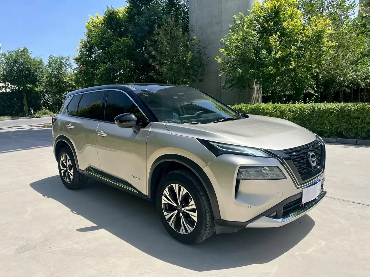 Nissan 2023 Qijun e-POWER 1.5 Super Mixed Dual Motor Four-wheel Drive Deluxe Automatic Gear 2