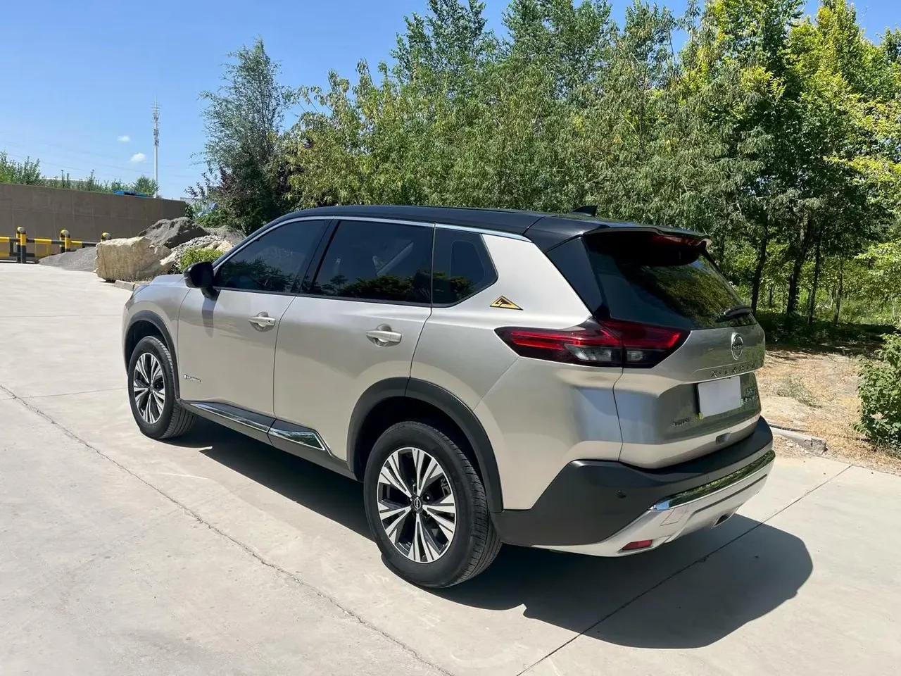 Nissan 2023 Qijun e-POWER 1.5 Super Mixed Dual Motor Four-wheel Drive Deluxe Automatic Gear 7