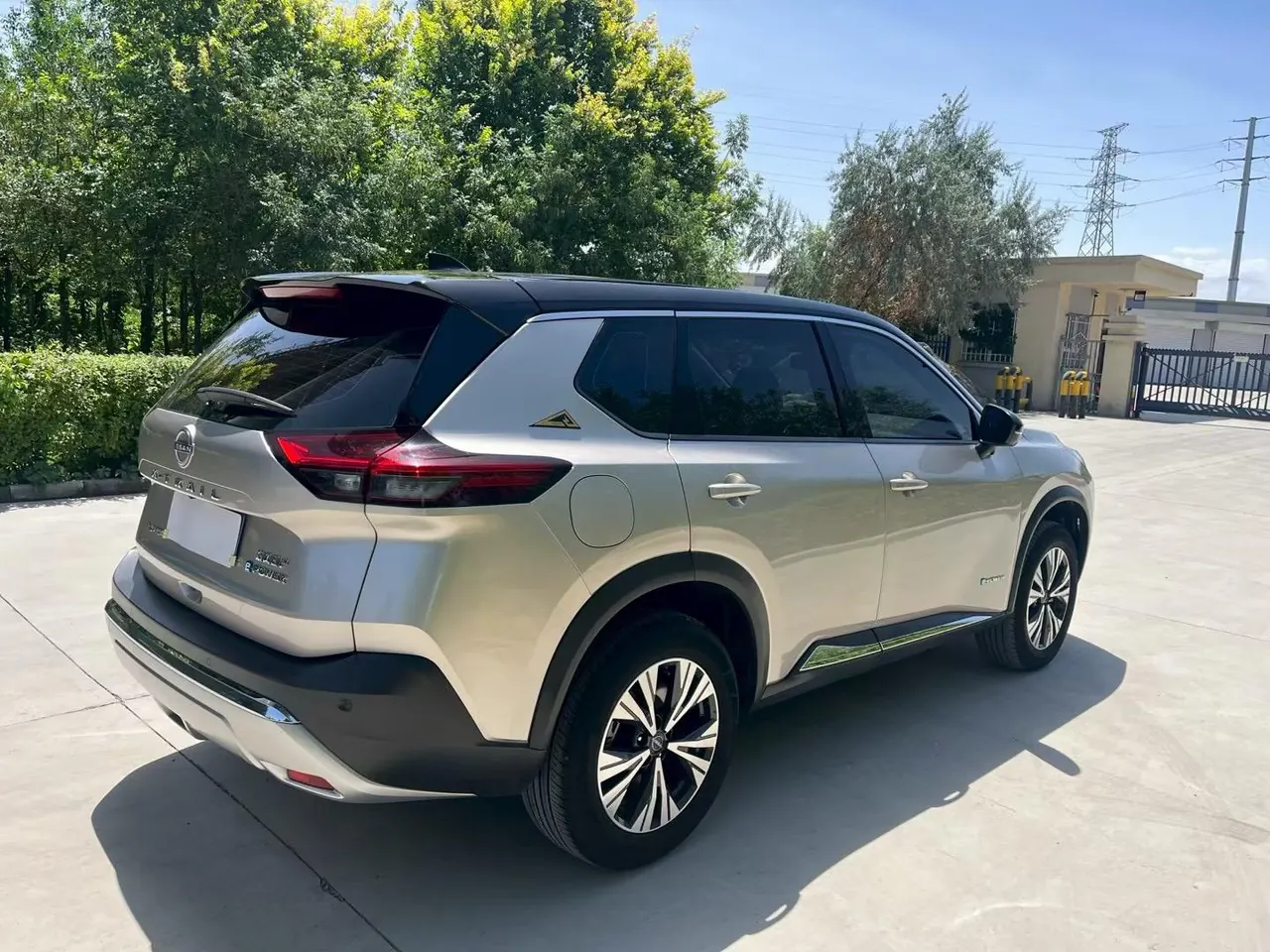 Nissan 2023 Qijun e-POWER 1.5 Super Mixed Dual Motor Four-wheel Drive Deluxe Automatic Gear 9