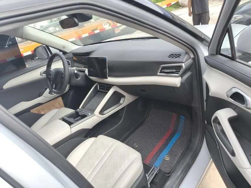 BYD 2024 Yuan UP 301KM Leading Automatic Gear 5