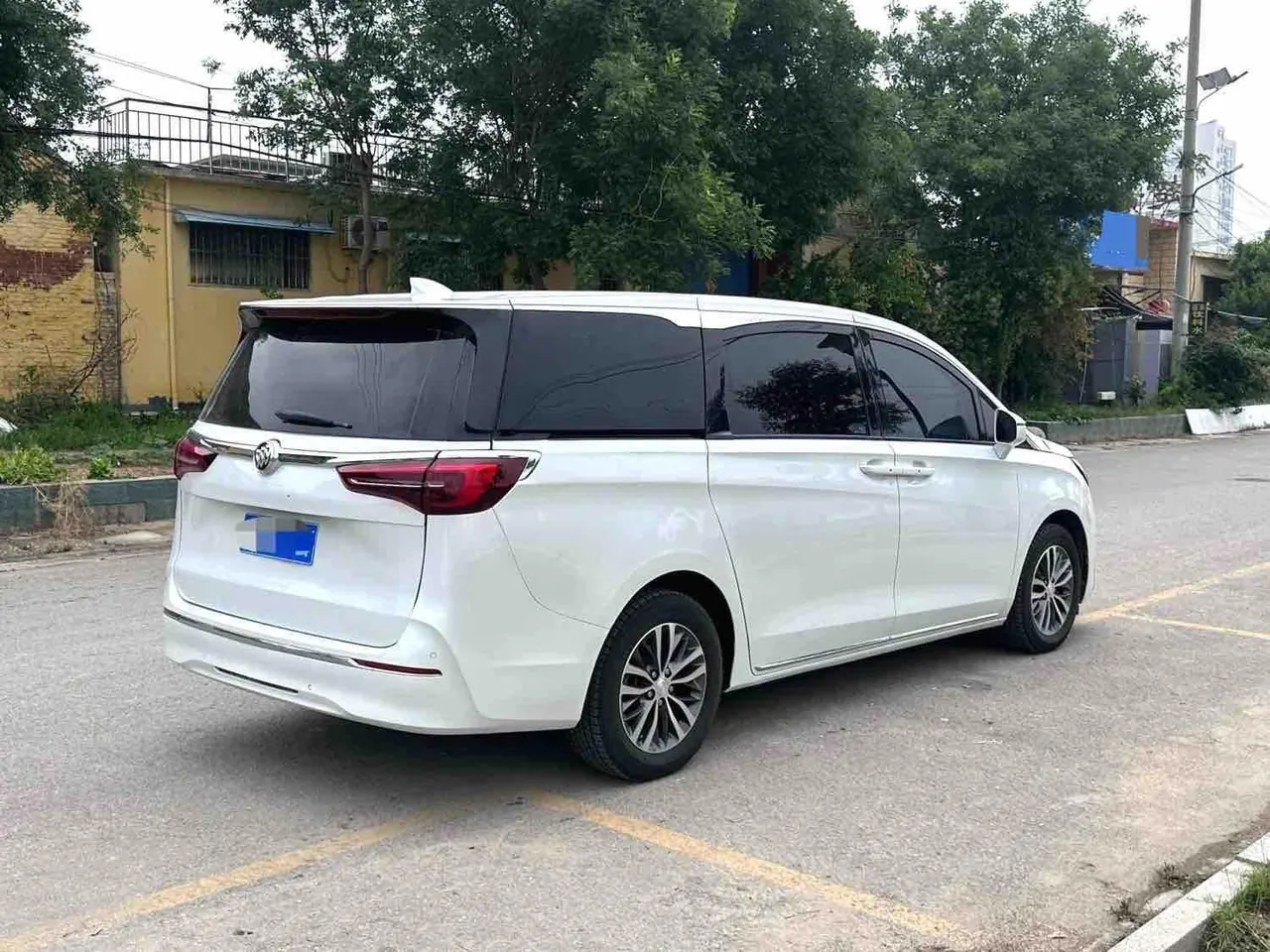 Buick 2023 GL8 ES Lu Zun 48V 2.0T 653T Exclusive Automatic Gear 4