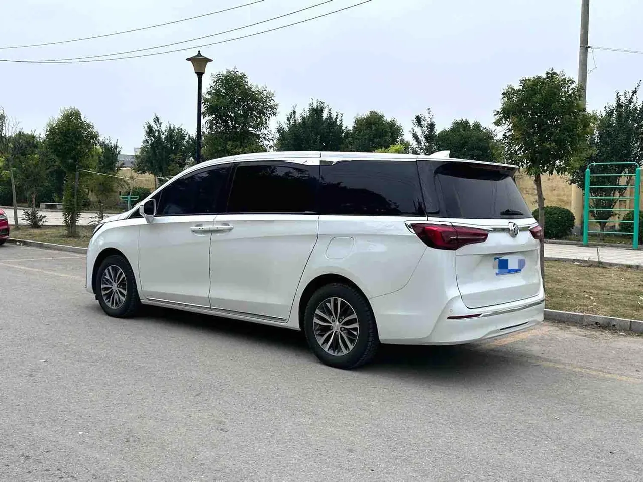 Buick 2023 GL8 ES Lu Zun 48V 2.0T 653T Exclusive Automatic Gear 5