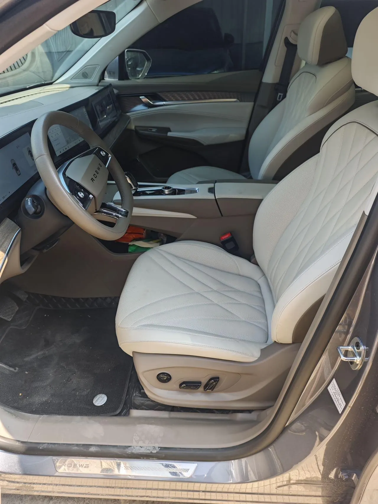 Roewe 2023 RX9 2.0T Two-Drive Overdrive Automatic Gear 4