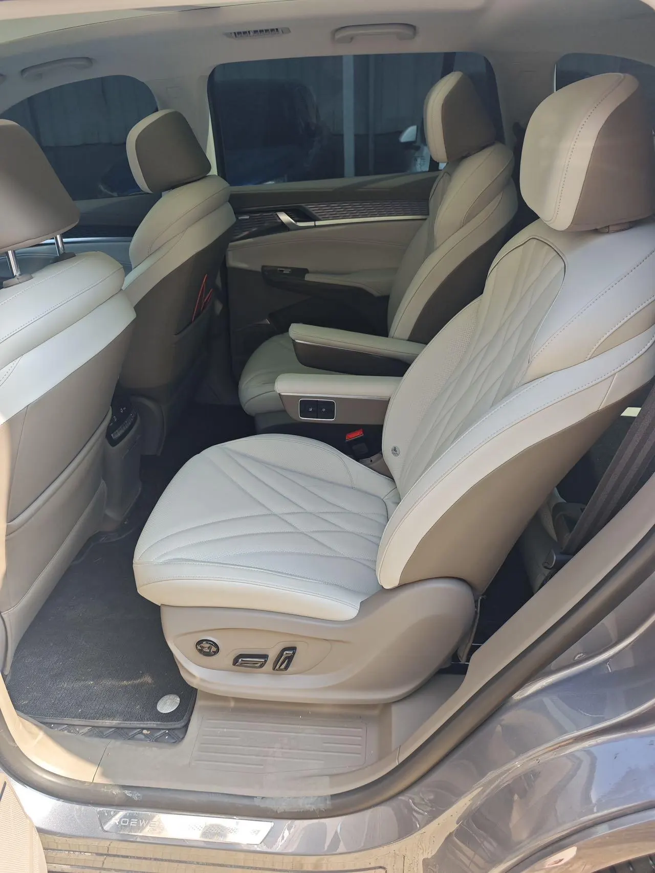 Roewe 2023 RX9 2.0T Two-Drive Overdrive Automatic Gear 5