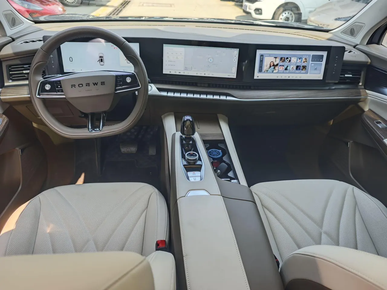 Roewe 2023 RX9 2.0T Two-Drive Overdrive Automatic Gear 6