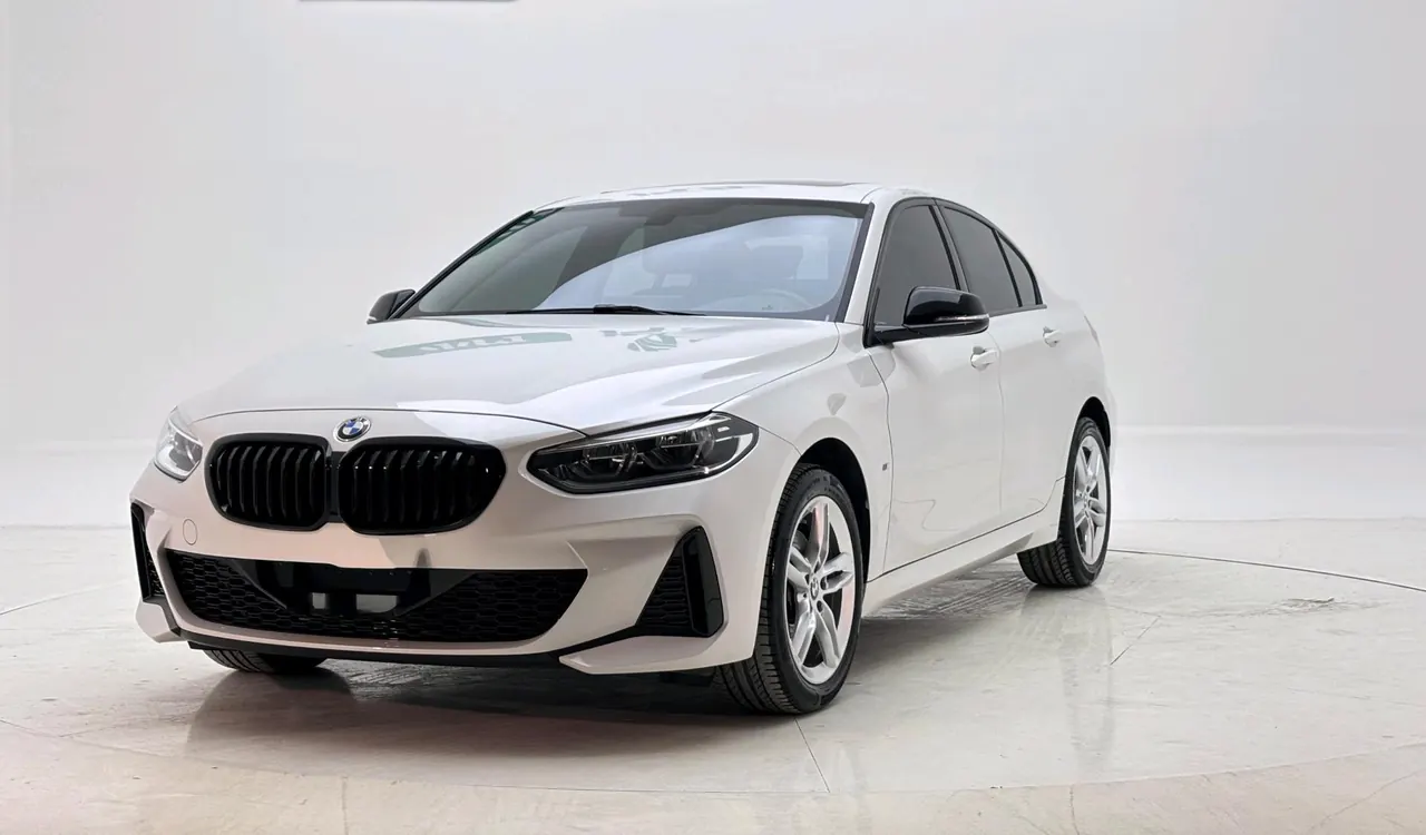 Открыть галерею: BMW 1 Series 2022 120i 1.5T M Sports Obsidian Night Edition Automatic Gear