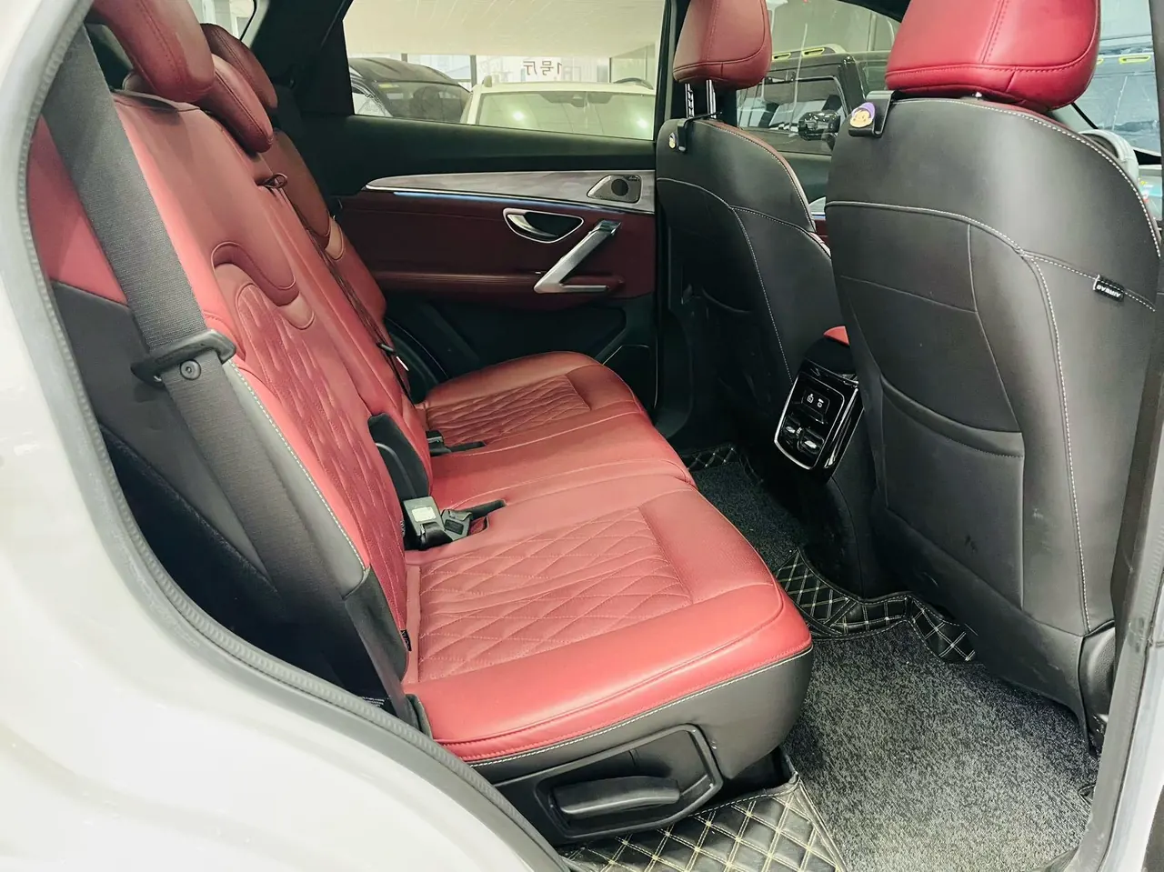 Jetour 2023 X70 PLUS 1.6T Strong PRO 7-seat Automatic Gear 13