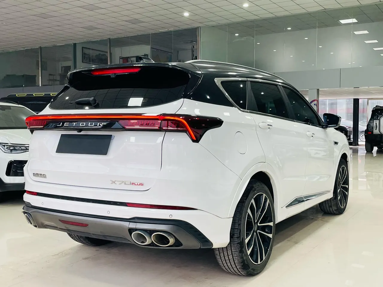 Jetour 2023 X70 PLUS 1.6T Strong PRO 7-seat Automatic Gear 6