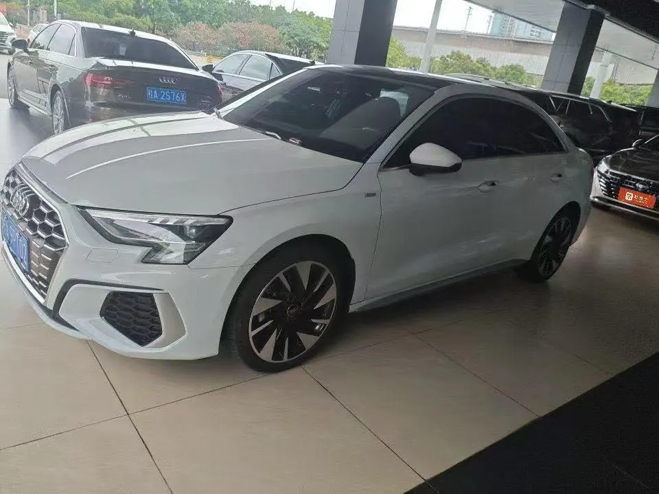 Открыть галерею: Audi 2024 A3L Limousine 1.4TFSI 35TFSI Fashion Sports Automatic