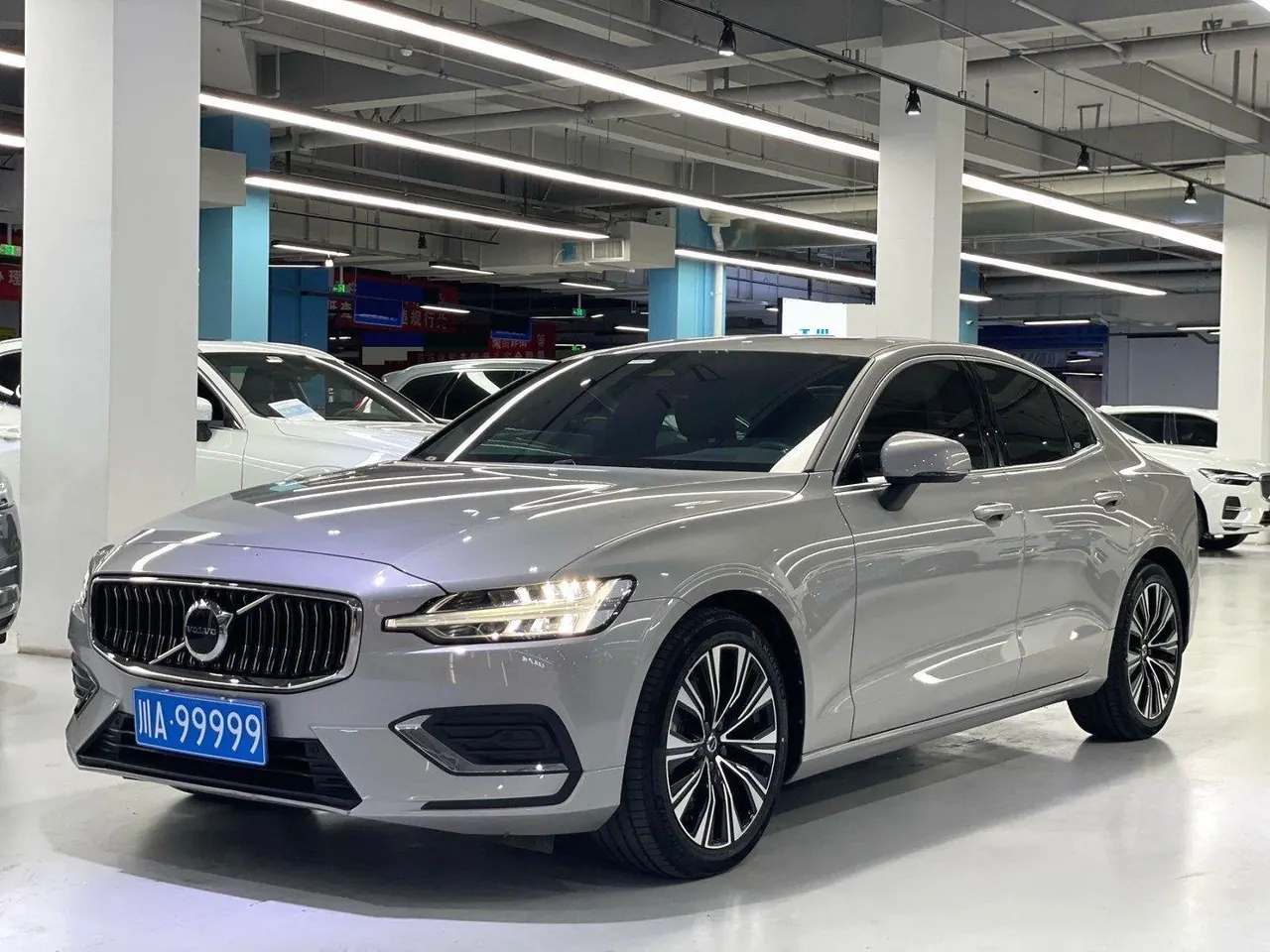 Open image lightbox: Volvo 2023 S60 48V 2.0T B4 Zhiyuan Deluxe Edition Automatic Gear