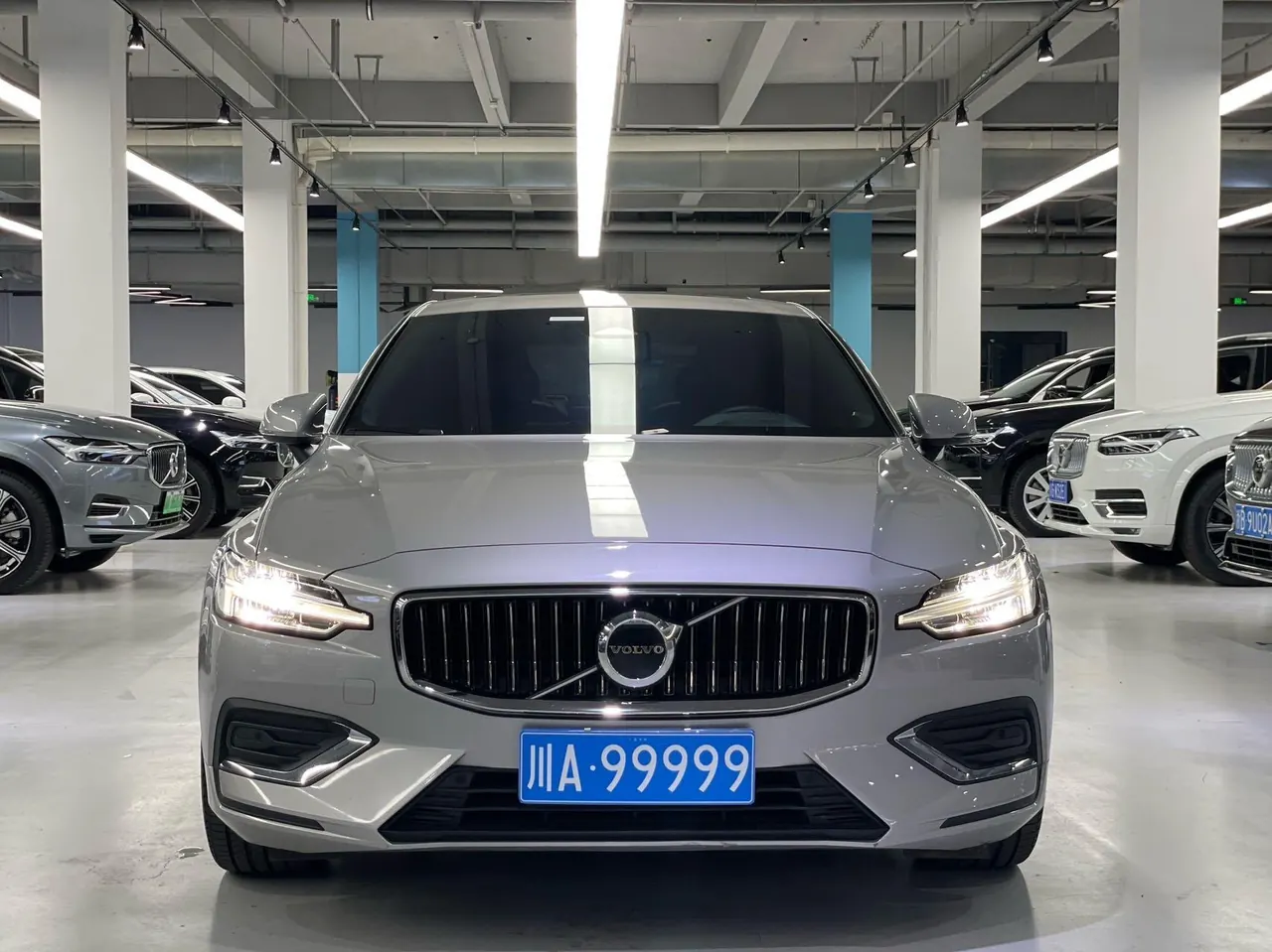Volvo 2023 S60 48V 2.0T B4 Zhiyuan Deluxe Edition Automatic Gear 2