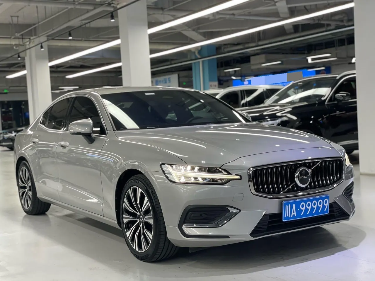 Volvo 2023 S60 48V 2.0T B4 Zhiyuan Deluxe Edition Automatic Gear 3