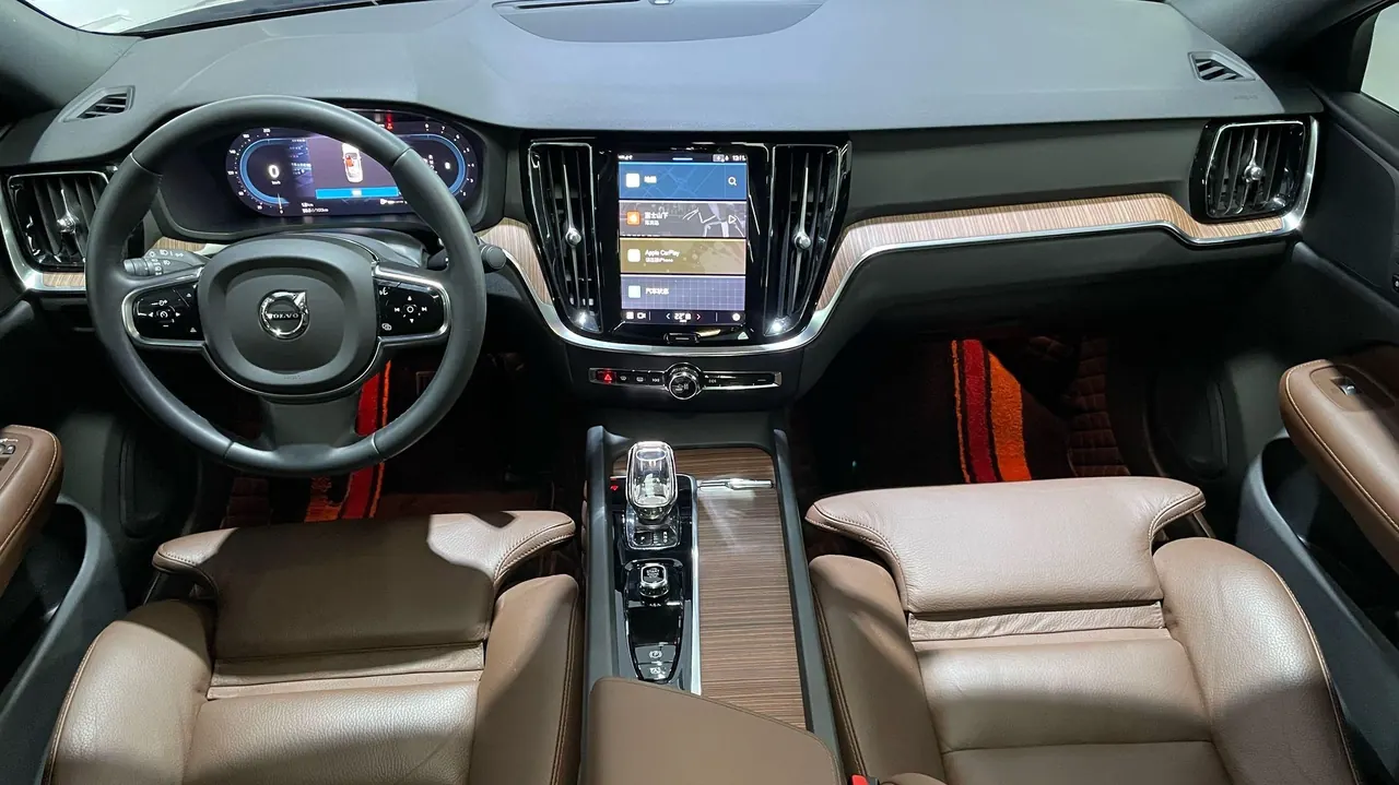 Volvo 2023 S60 48V 2.0T B4 Zhiyuan Deluxe Edition Automatic Gear 6