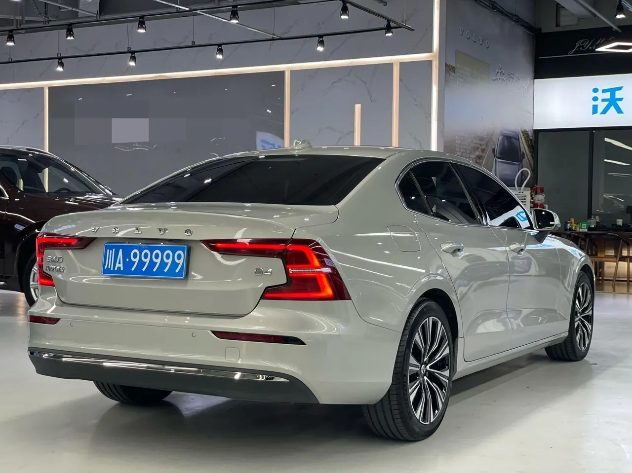 Volvo 2023 S60 48V 2.0T B4 Zhiyuan Deluxe Edition Automatic Gear 9