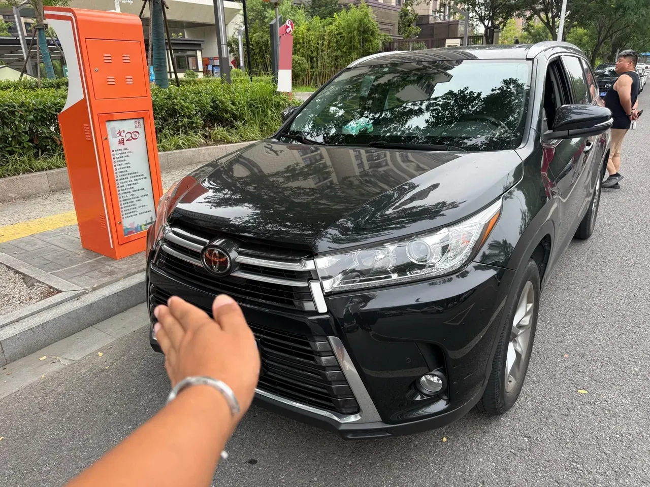 Toyota 2021 Highlander 2.0T 4-wheel drive Premium Edition 7-seat Automatic Gear - View 1