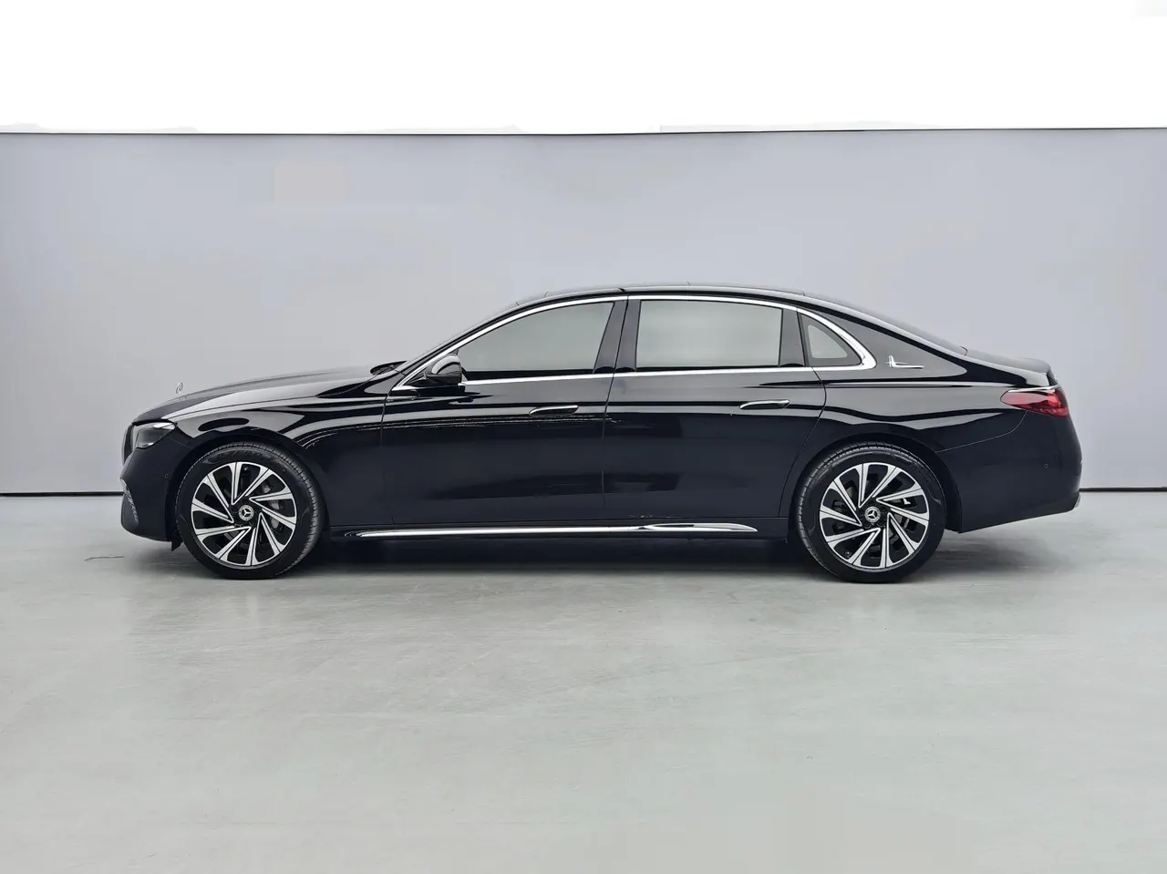 Mercedes Benz E Class 2024 E 300 L 48V 2.0T Luxury Automatic Gear 2