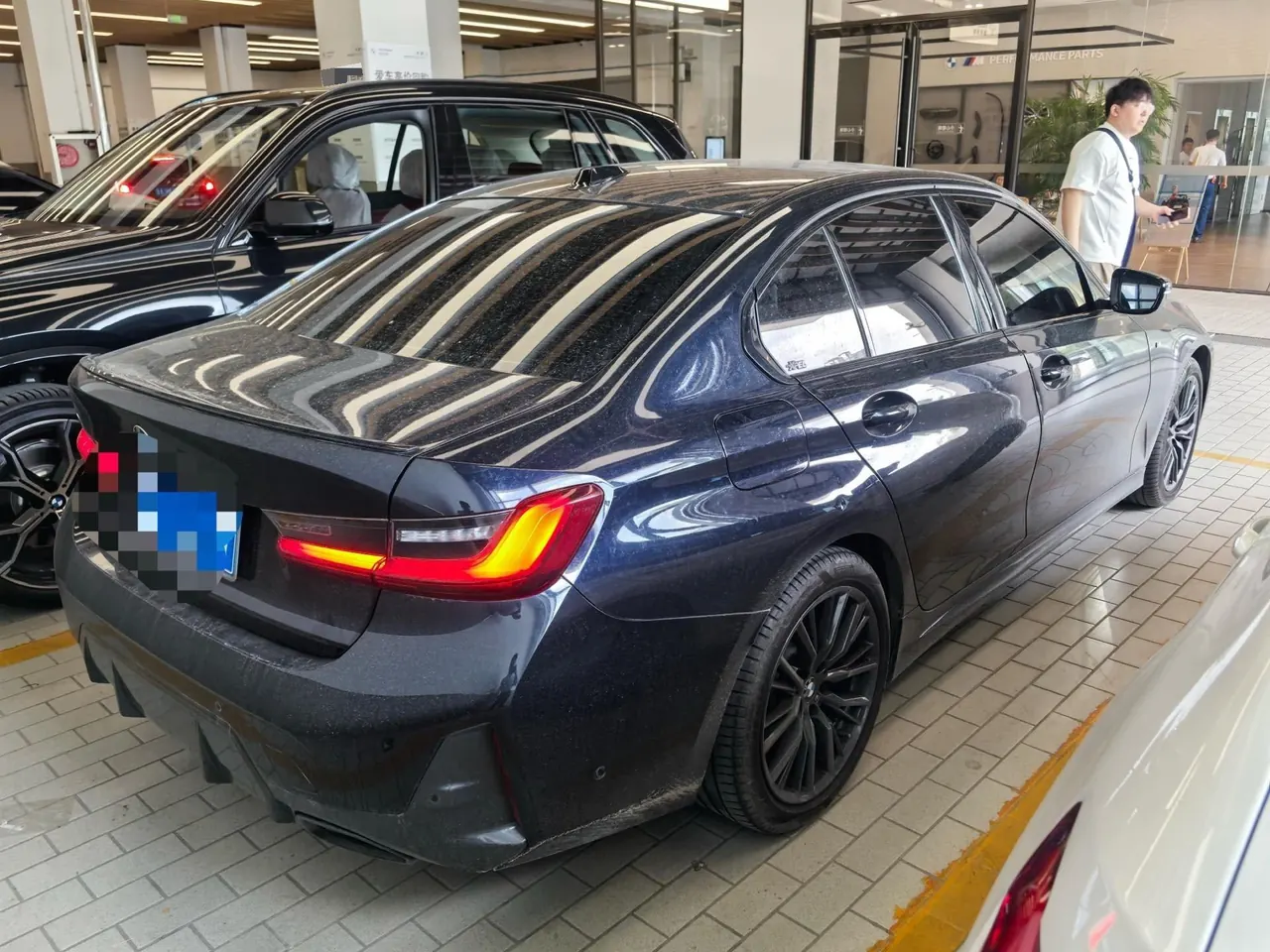 BMW 3 Series 2024 325i 2.0T M Sports Obsidian Night Suit Automatic Gear 5