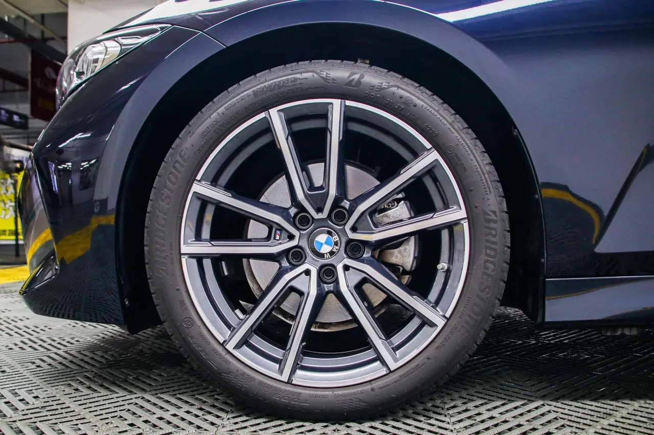 BMW 3 Series 2023 320i 2.0T M Sports Suit Automatic Gear 14