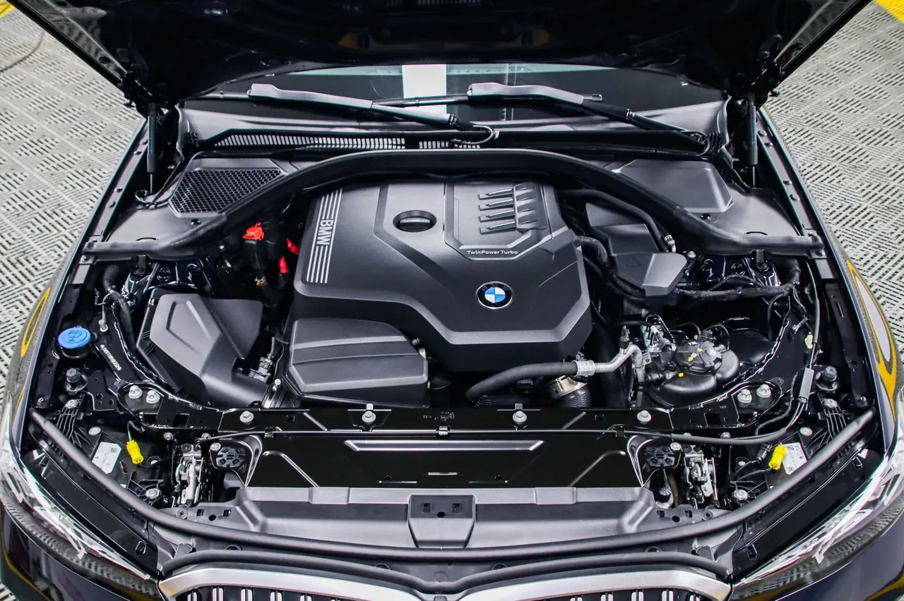 BMW 3 Series 2023 320i 2.0T M Sports Suit Automatic Gear 15