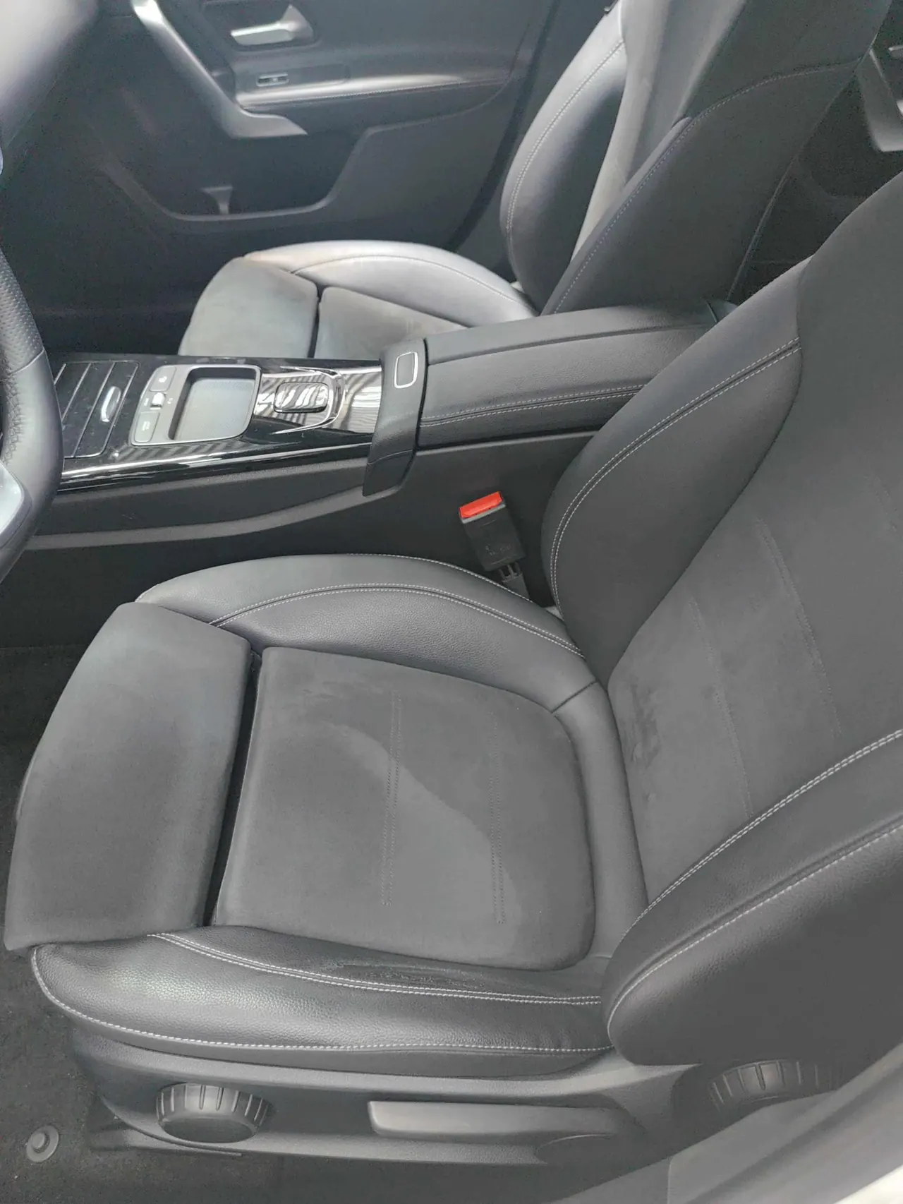 Mercedes Benz Class A 2020 A 180 L 1.3T Sports Automatic 15