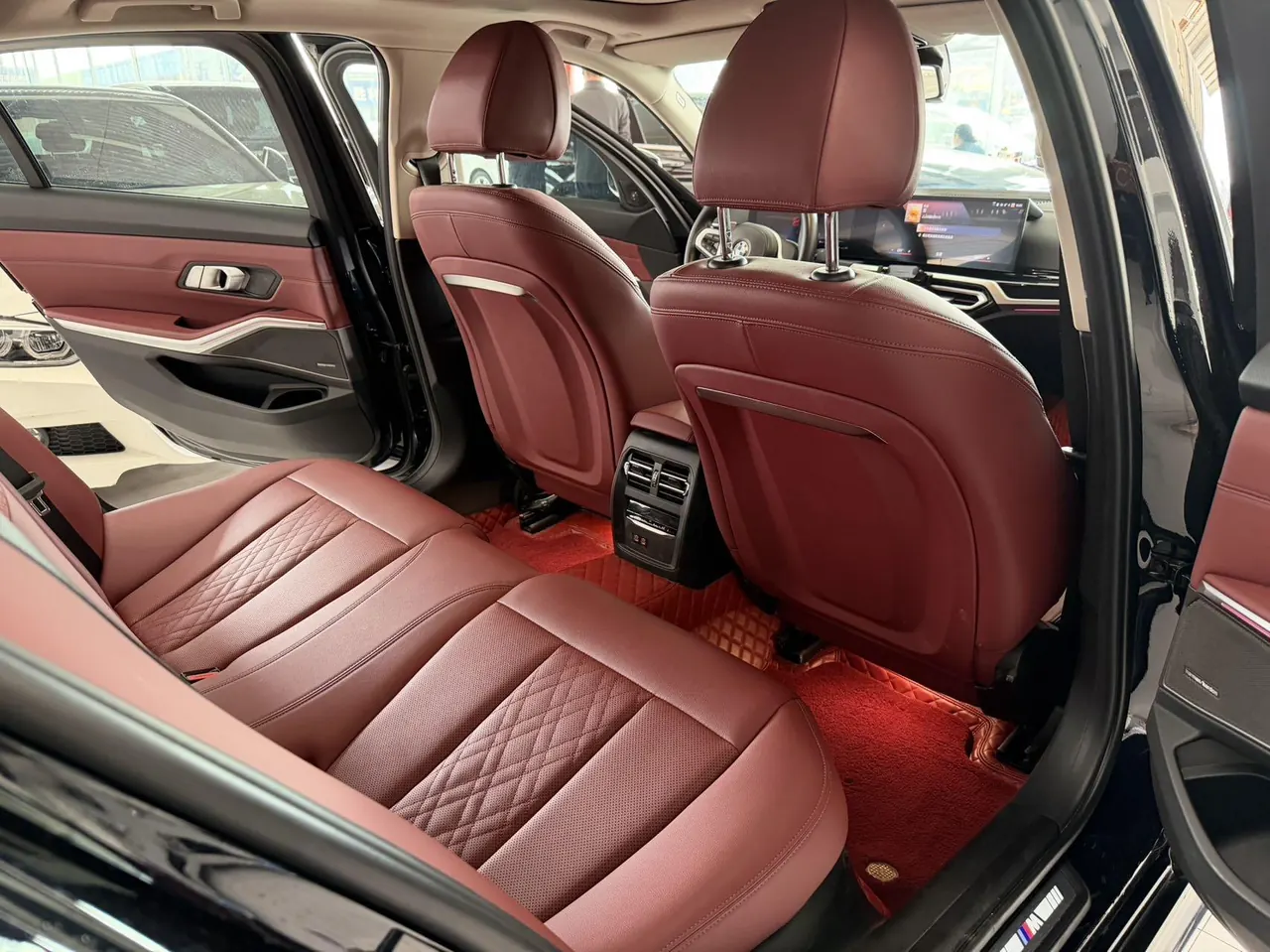 BMW 3 Series 2023 325Li 2.0T M Sports Obsidian Night Suit Automatic Gear 5
