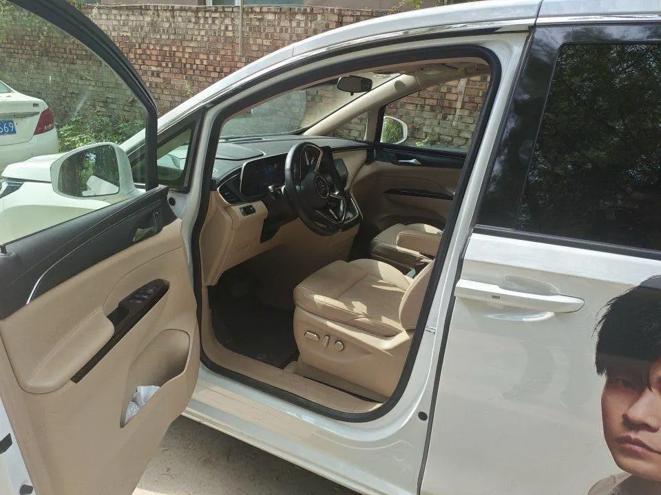 Buick 2025 GL8 Lu Shang 1.5T Premium Edition 7-seat Automatic Gear 5