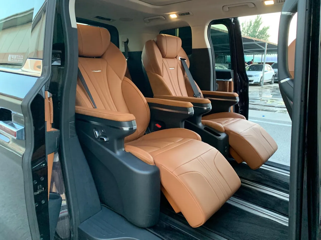 HongQi 2024 HQ9 PHEV 2.0T 4WD Business Edition Automatic Gear 12