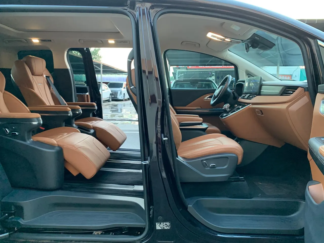 HongQi 2024 HQ9 PHEV 2.0T 4WD Business Edition Automatic Gear 13