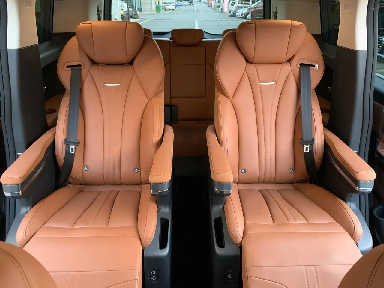 HongQi 2024 HQ9 PHEV 2.0T 4WD Business Edition Automatic Gear 17