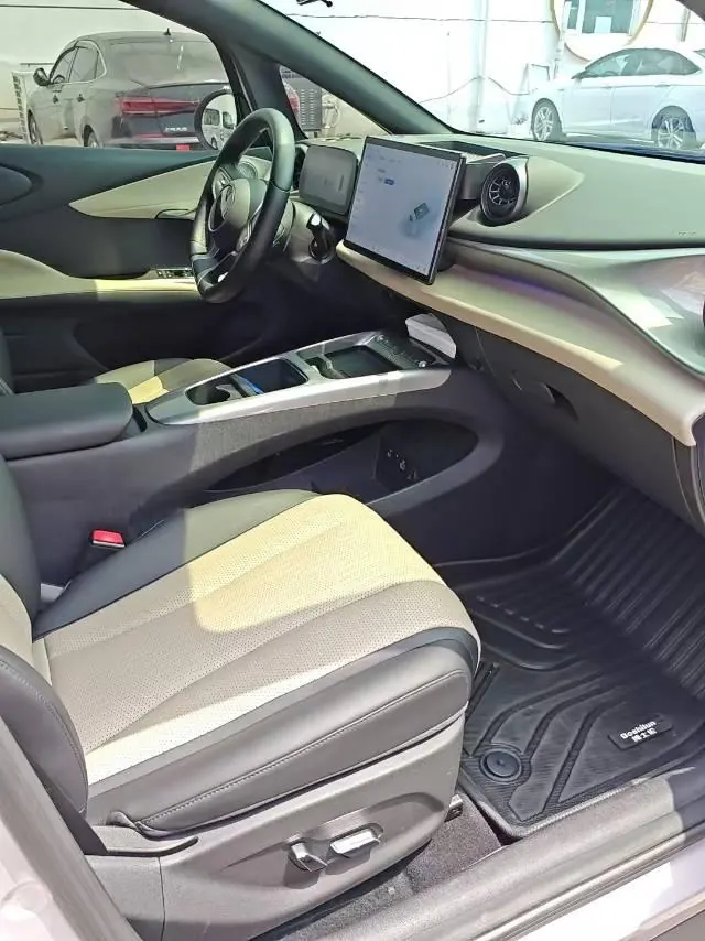 BYD 2025 Dolphin Smart Driving 410km Fashion Automatic Gear 6