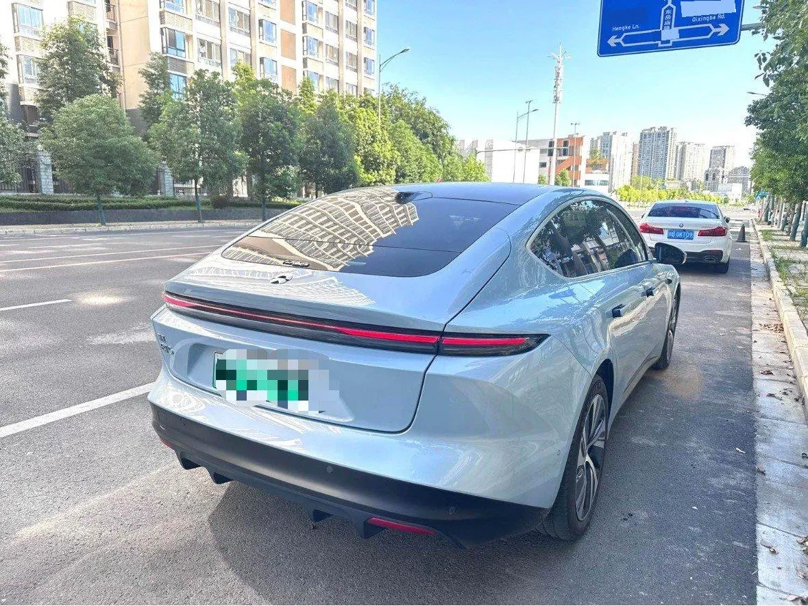 NIO 2022 ET5 75kWh automatic gear 4