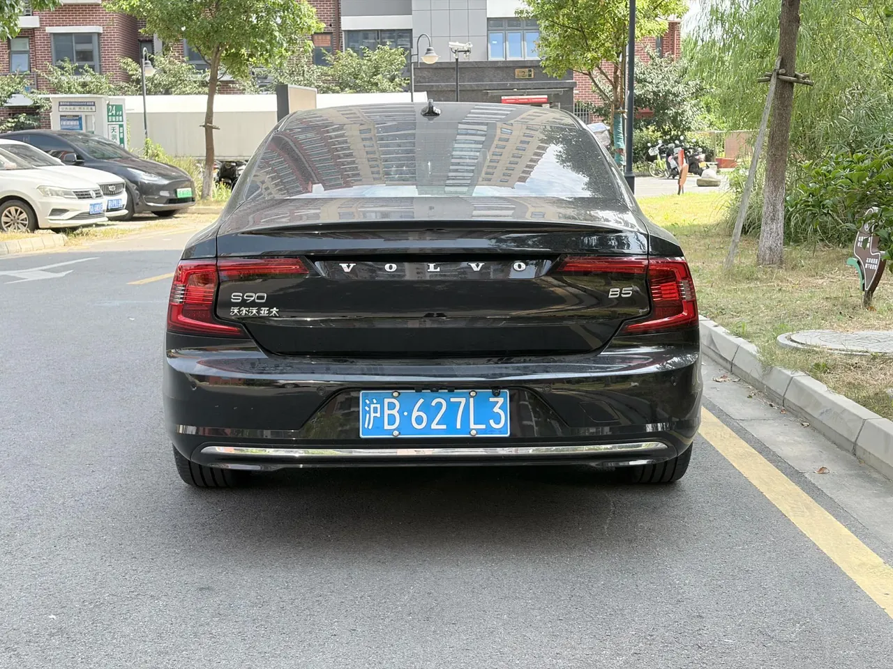 Volvo 2023 S90 48V 2.0T B5 Zhiyi Deluxe Edition Automatic Gear 12