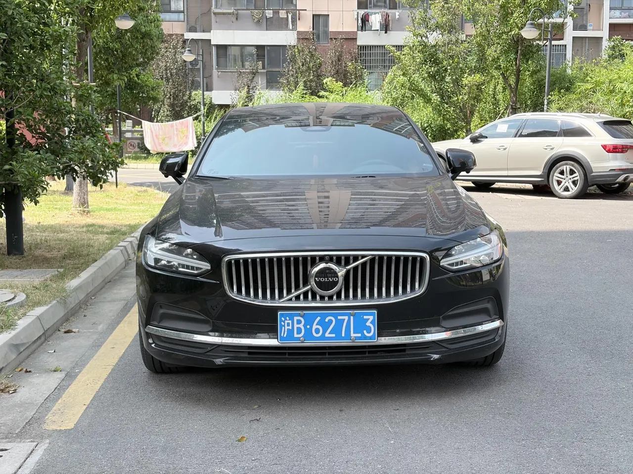 Volvo 2023 S90 48V 2.0T B5 Zhiyi Deluxe Edition Automatic Gear 2