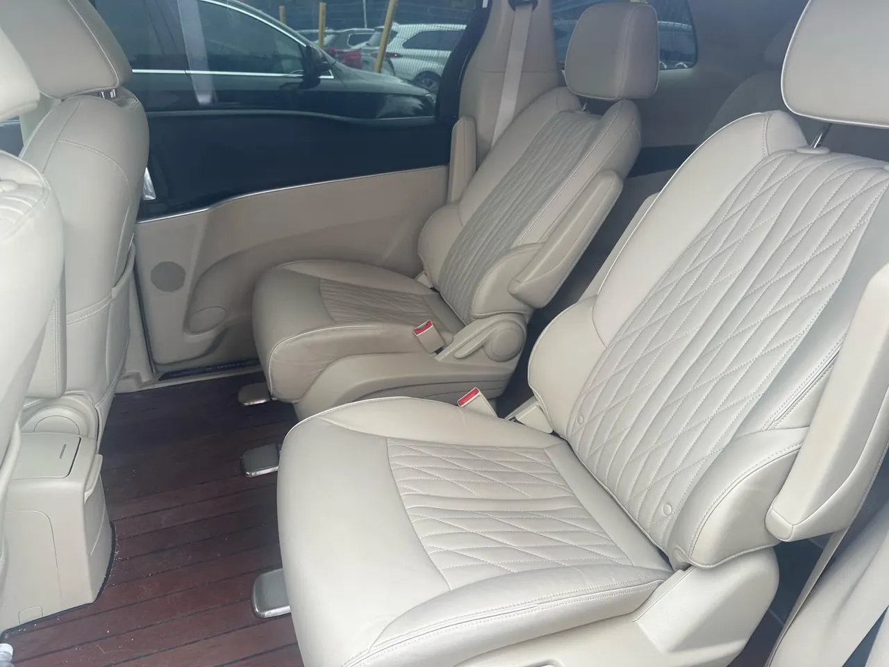 Buick 2023 GL8 Land Business Class 48V 2.0T 652T Luxury Automatic Gear 3