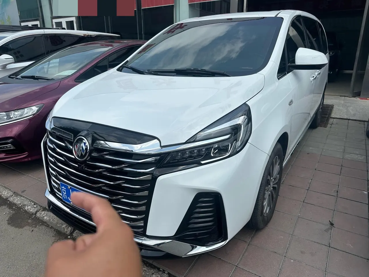 Buick 2023 GL8 Land Business Class 48V 2.0T 652T Luxury Automatic Gear 4