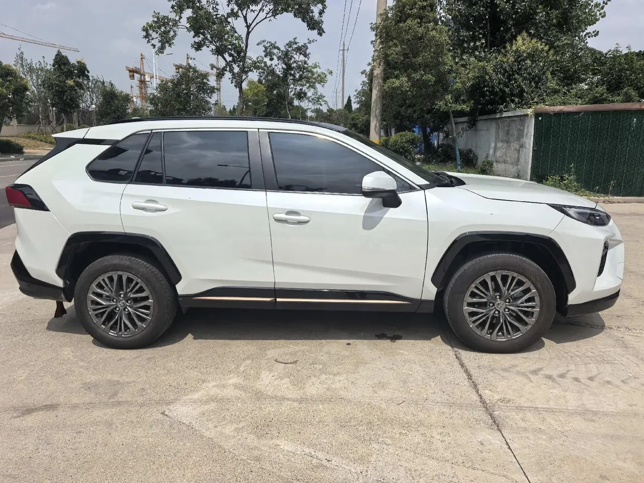 Toyota 2024 Weilanda Dual Engine 2.5 Stepless Two-Drive Luxury PLUS Edition Automatic Gear 4