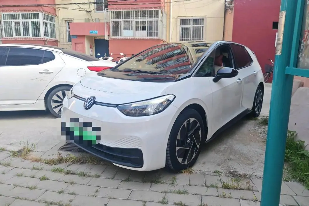 Open image lightbox: Volkswagen 2025 ID. 3 smart superior version of automatic gear