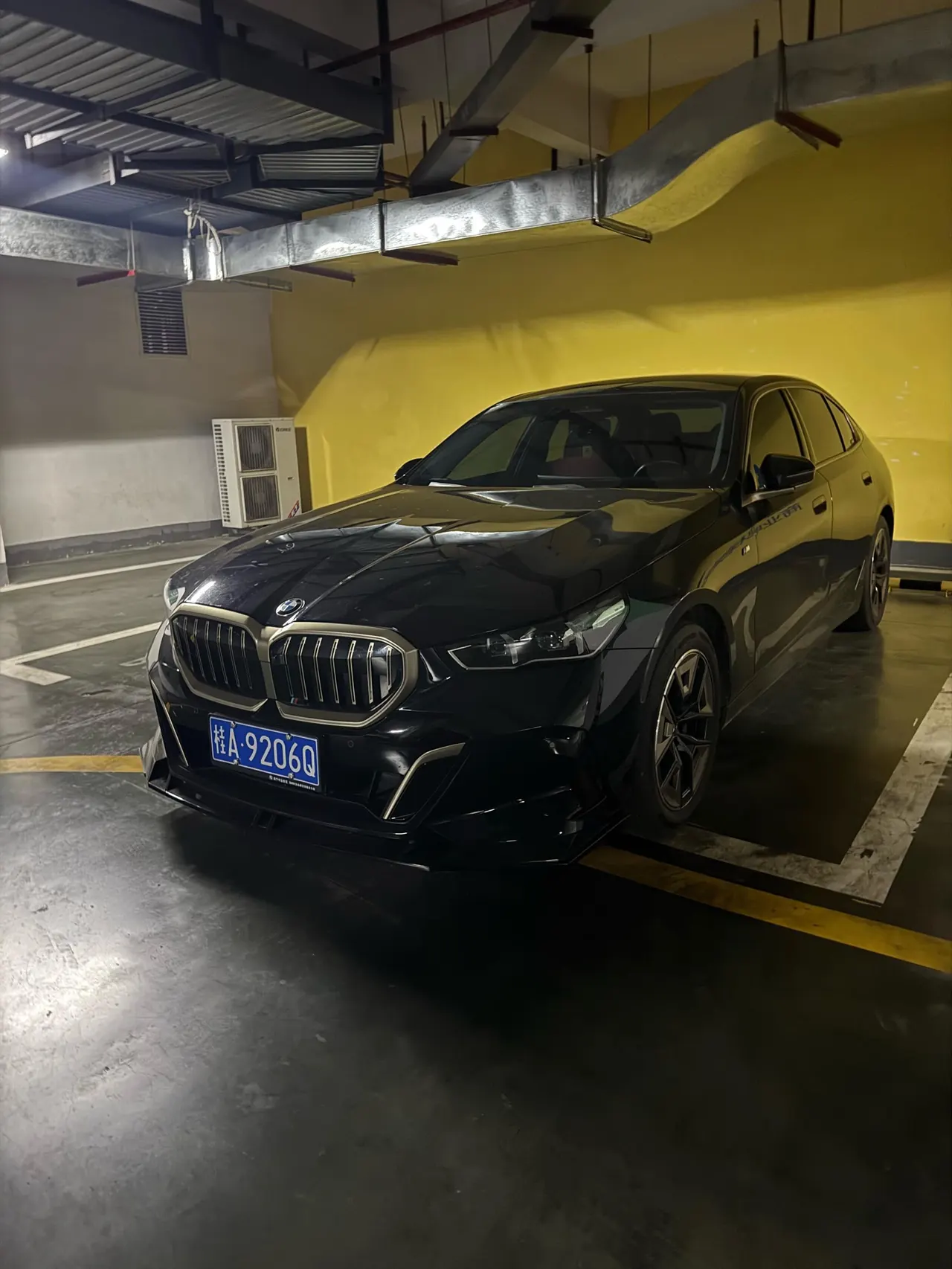 Open image lightbox: BMW 5 series 2024 530Li 48V 2.0T exclusive m sports suit automatic gear