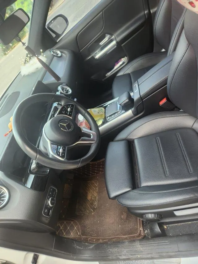 Mercedes Benz 2022 GLA 220 2.0T automatic gear 2