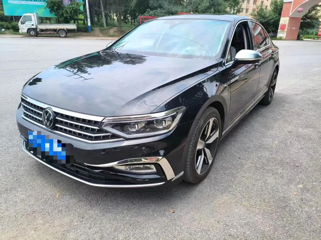 Open image lightbox: Volkswagen 2023 Magotan 2.0TSI 330TSI 2 million Commemorative Luxury Automatic Gear