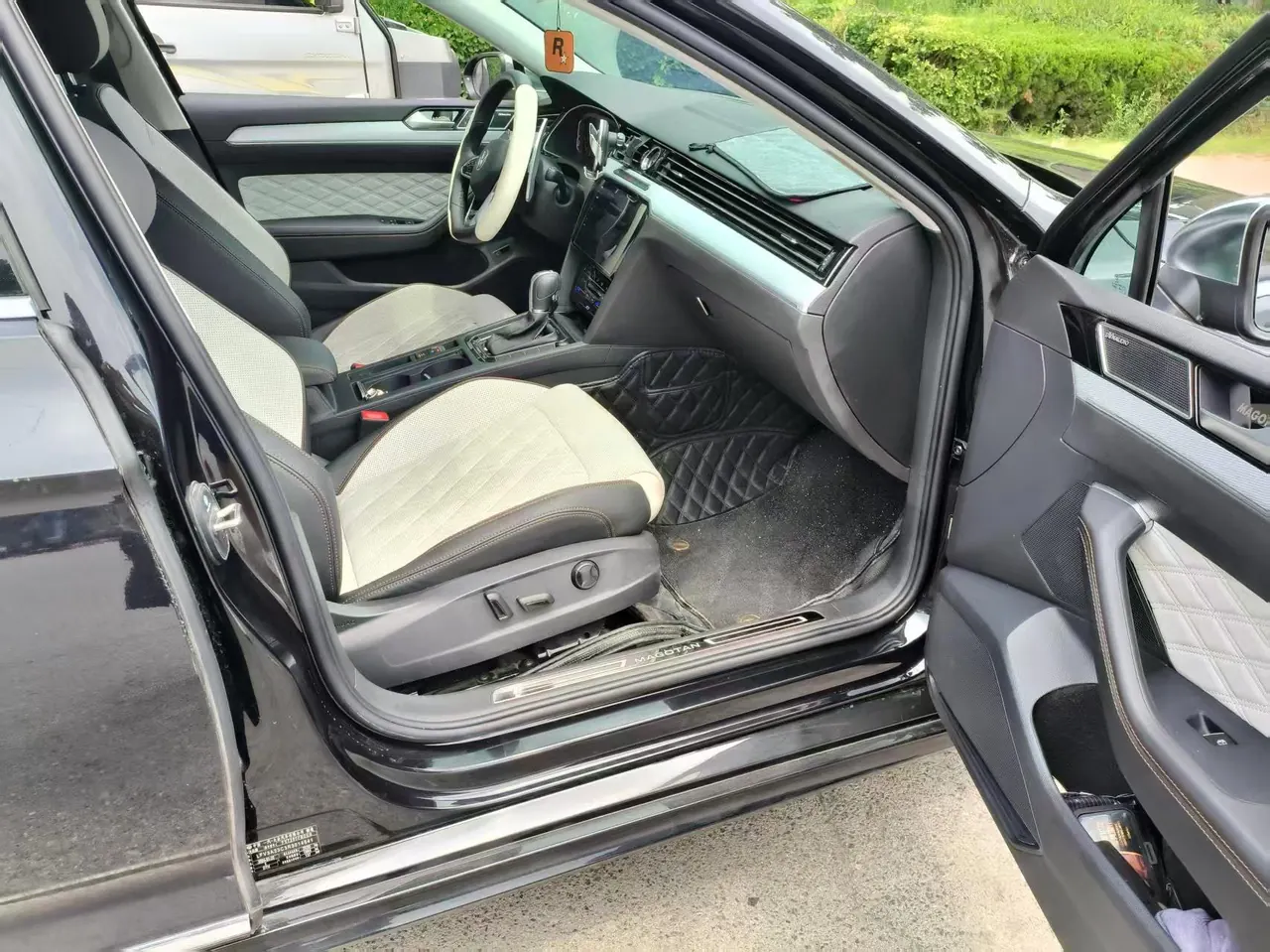 Volkswagen 2023 Magotan 2.0TSI 330TSI 2 million Commemorative Luxury Automatic Gear 3