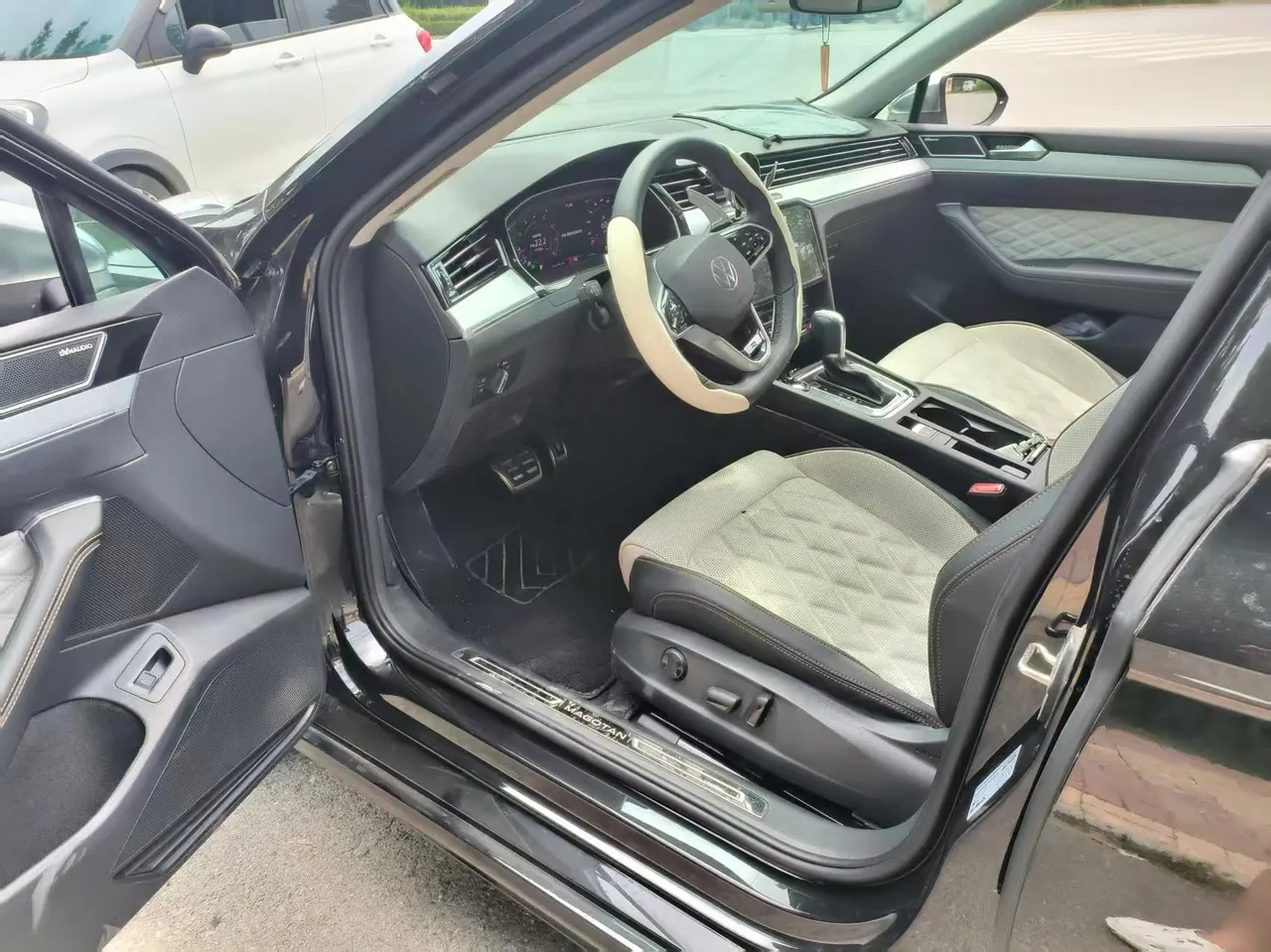 Volkswagen 2023 Magotan 2.0TSI 330TSI 2 million Commemorative Luxury Automatic Gear 9