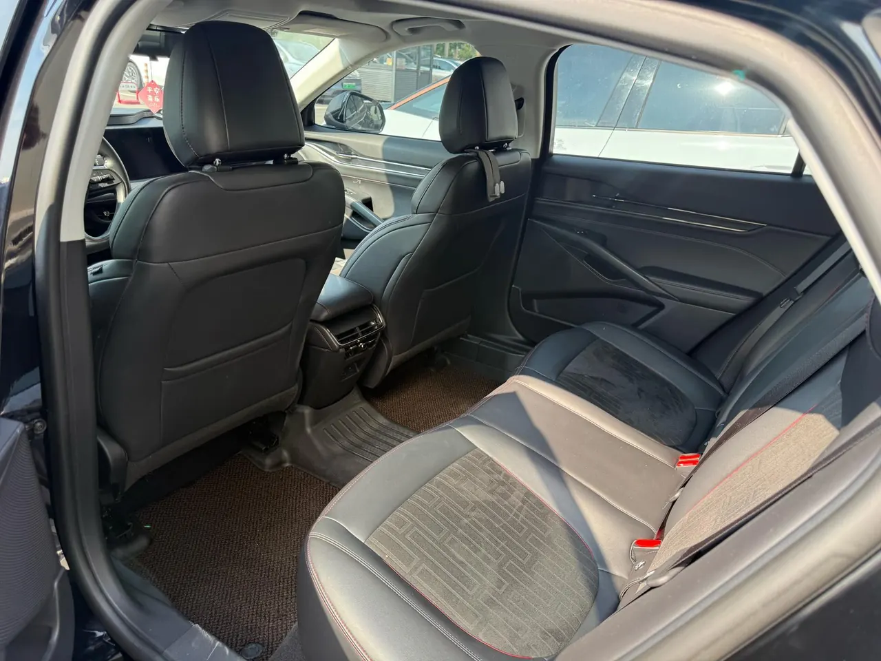 Ford 2023 Mondeo 2.0T EcoBoost 245 luxury automatic gear 3
